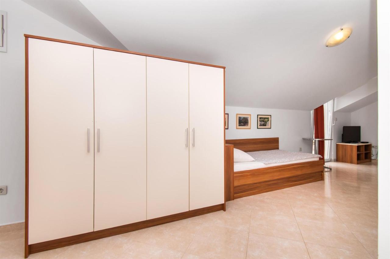 Apartments Karolina Novalja Ngoại thất bức ảnh