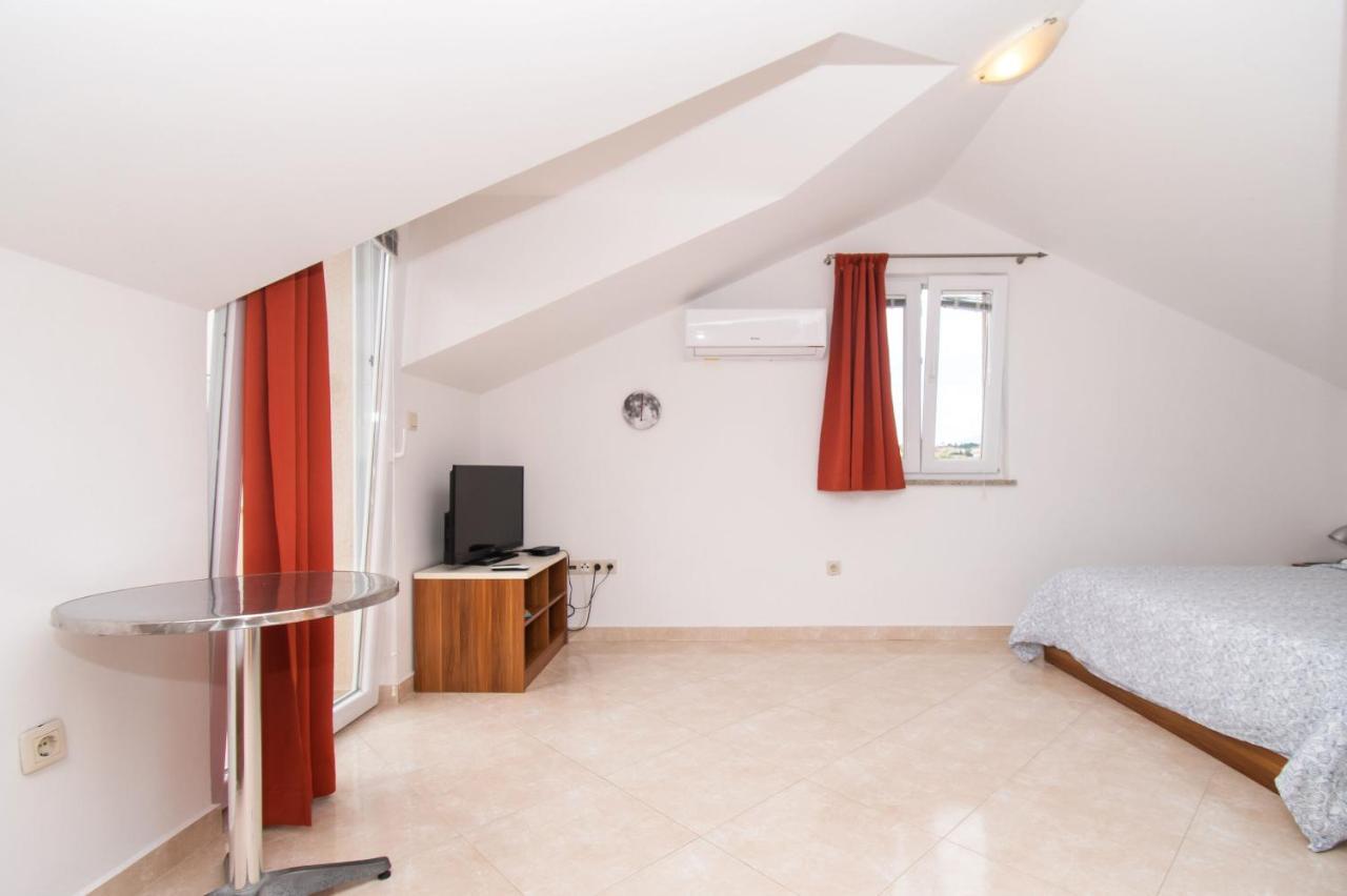 Apartments Karolina Novalja Ngoại thất bức ảnh