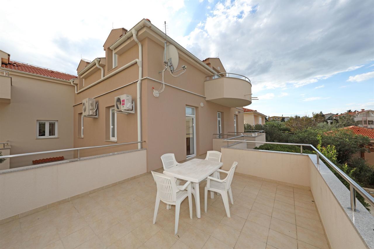Apartments Karolina Novalja Ngoại thất bức ảnh