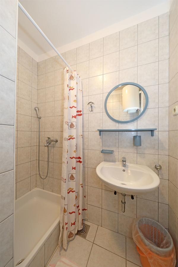 Apartments Karolina Novalja Ngoại thất bức ảnh